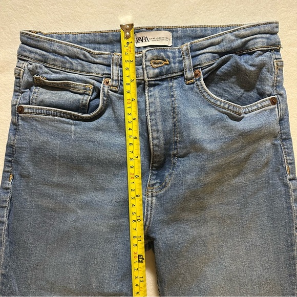 ZARA Size 8 Straight Leg Medium Wash Jeans Raw Frayed Hem - Picture 10 of 11